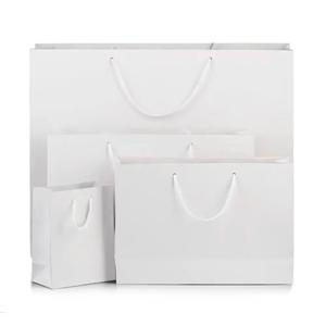 Sacs en papier luxe pelliculé à poignées cordelettes, blanc mat